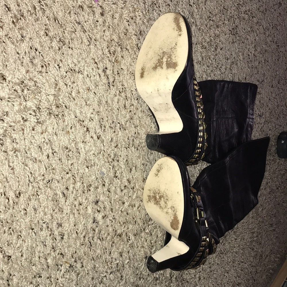 Super Chic DV Boots with Gold buckles - Picture 2 of 4
